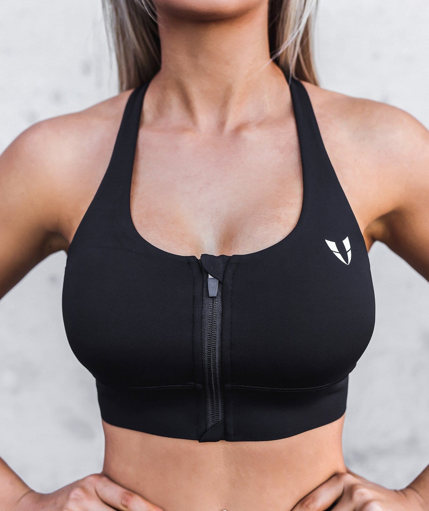 Wholesale Woman's Cross Back Zip Up Sports Bra For Gymwork, Fitness
